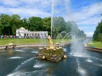 Fountain of Samson defeating the lion at Peterhof